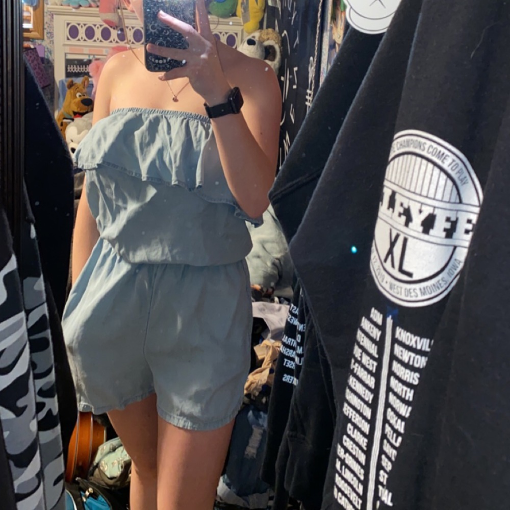 super cute light blue aerie romper with pockets!